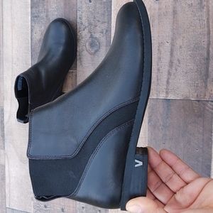 Vionic Thatcher Black Chelsea Boot sz 6 Wide Women's